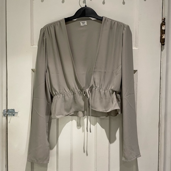 SOLD 🏷️ | Aritzia Sunday Best Tie Front Blouse - Picture 2 of 4